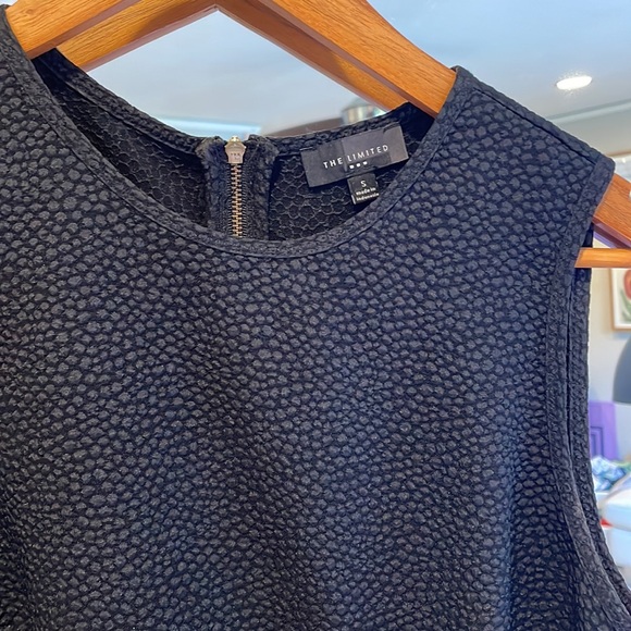 Textured, Pebbled Black Peplum Sleeveless Top in size Small - Picture 2 of 4